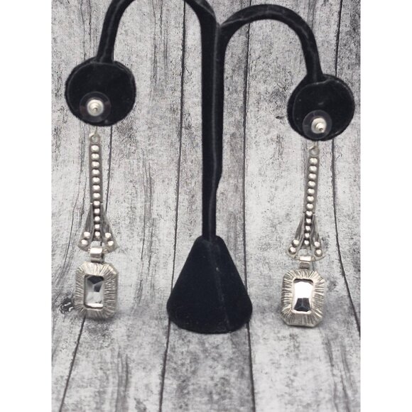 NWOT Silver Tone & Emerald Green Drop Dangle Runway Earrings 3" Pierced Statemen - Picture 9 of 9